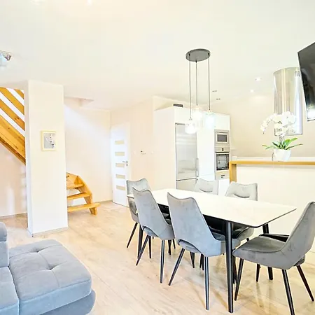Apartment Everysky - Komuny Paryskiej *