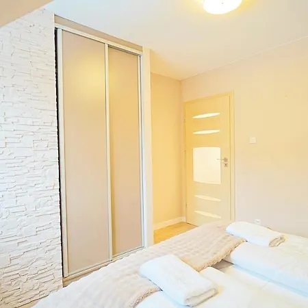 Everysky - Komuny Paryskiej Apartment *