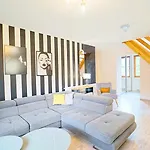 Everysky - Komuny Paryskiej Апартаменты *