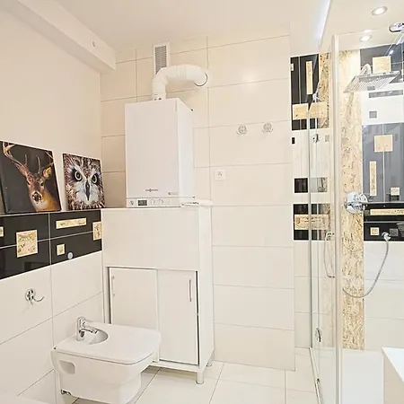 Everysky - Komuny Paryskiej 아파트 카르파츠