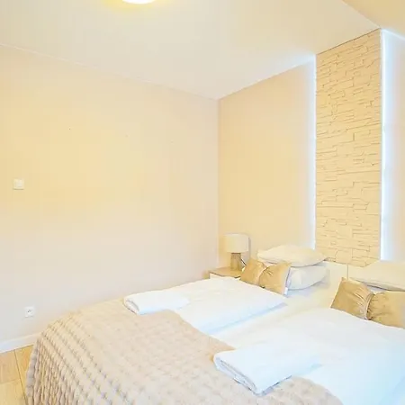 アパート Everysky - Komuny Paryskiej