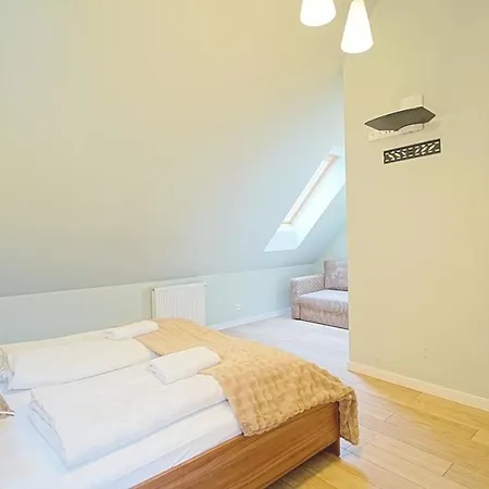 Everysky - Komuny Paryskiej 아파트 카르파츠