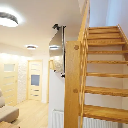 Everysky - Komuny Paryskiej 아파트