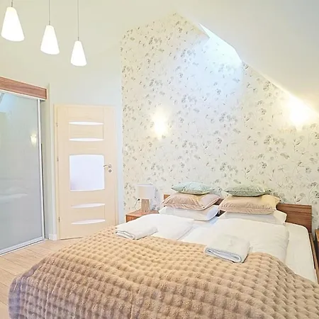 Everysky - Komuny Paryskiej 아파트 카르파츠