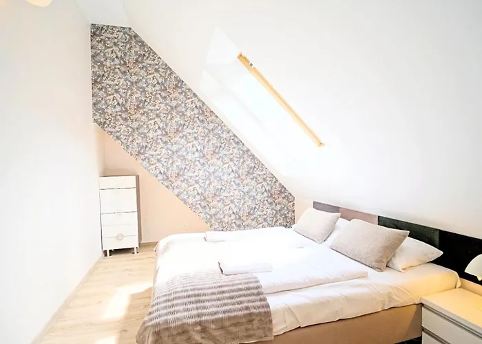 Everysky - Komuny Paryskiej *